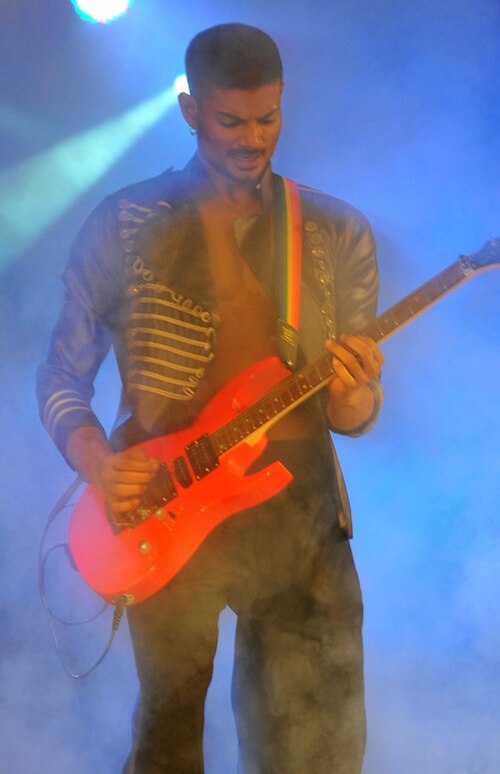 Seezan performing at 2nd Maldives Film Awards ceremony, 2012