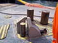 English: Shark jaws and towing pins on deck of AHTS vessel Polski: Stoper i rolki na pokładzie statku HTS