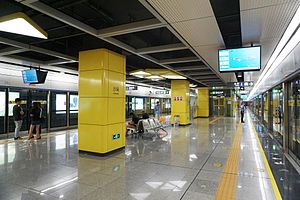 Shawei Station Platform.jpg