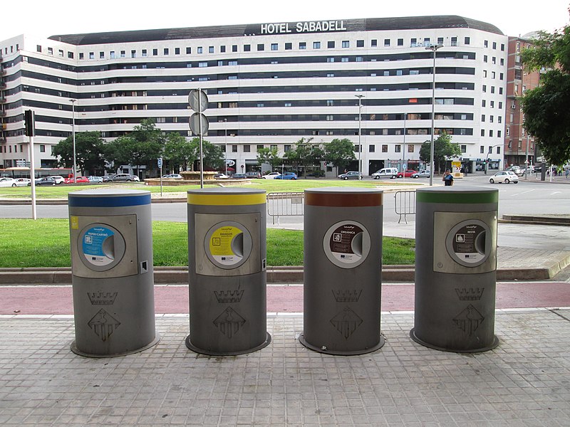 File:Sistema de recogida neumática de basura (Sabadell) - 2.JPG