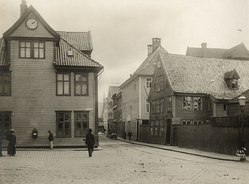 File:Slottsgaten, Hordaland - Riksantikvaren-T248 02 0358.jpg