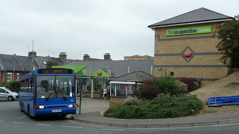 File:Southern Vectis 625 K125 BUD and Cowes Co-op 5.JPG