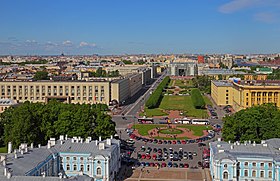 Pohled na náměstí Rastrelli z katedrály Smolny