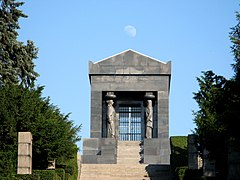 11. 塞尔维亚贝尔格莱德的无名英雄纪念碑（英语：Monument to the Unknown Hero）