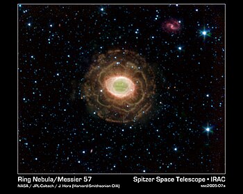 Mesje 57 i IC 1296 (gore desno)