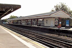Westbound platform looking east towards Ravenscourt Park (September 2006)