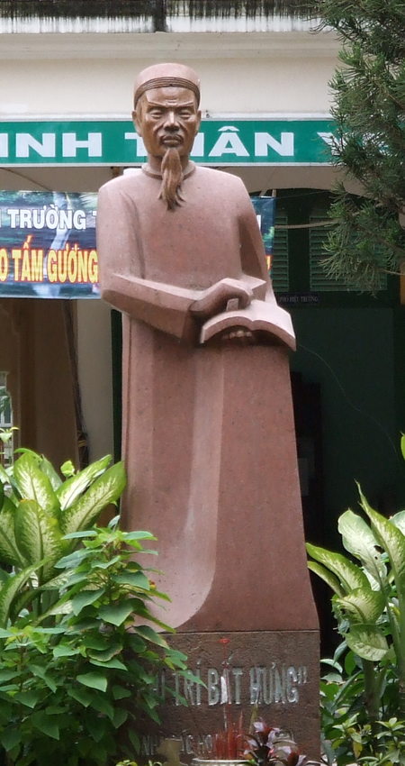 Tập_tin:Statue_of_Le_Quy_Don_cropped.png