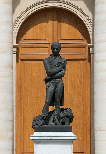 File:Statue of Xavier Bichat in Paris (36454509682).jpg