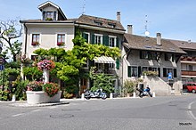 La place de la Fontaine dans le Bourg.