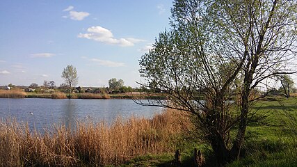 Річка Сухий Торець поблизу Нового мосту. Краєвид на будинки по вулиці Торецькій