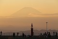 片瀬漁港の防波堤越しに見た富士山（神奈川県藤沢市）