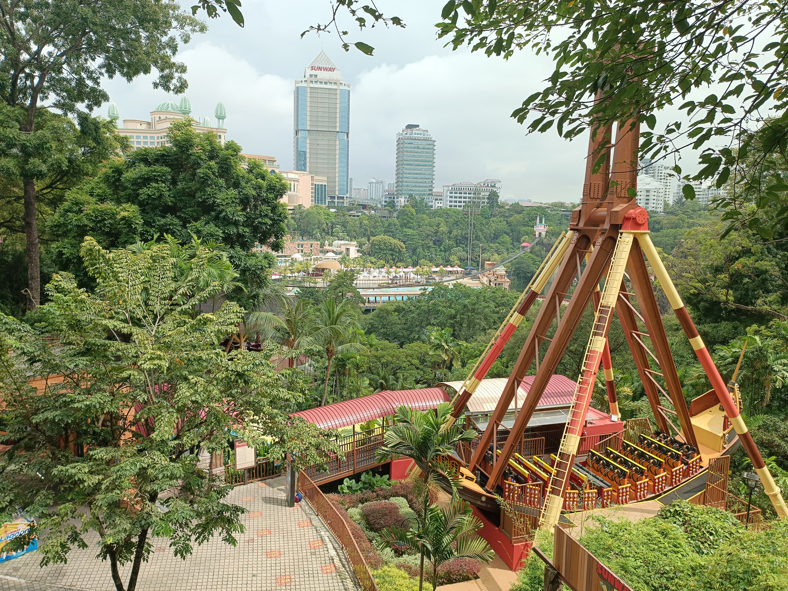 File:Sunway Lagoon (221208) 01.jpg - Wikimedia Commons