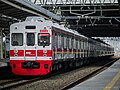 マンガライ駅に停車中のTokyu 8000（8003+8004F）