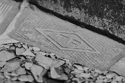 台灣煉瓦時期，磚上特有的T.R標誌