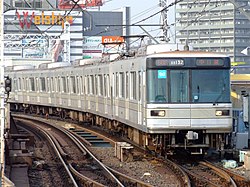 03-sarjan juna Hibiya-linjalla