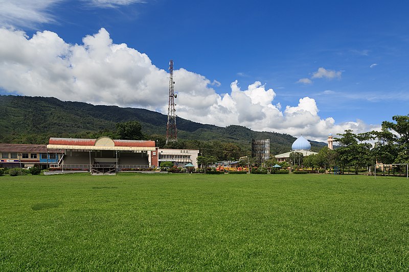 File:Tenom Sabah Town-Padang-02.jpg