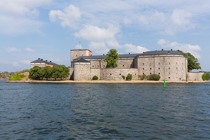 File:The island of Vaxholm Fortress.jpg