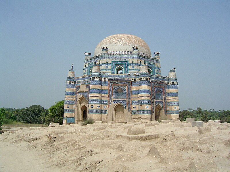 File:Tomb of Bibi Jawindi 3.jpg