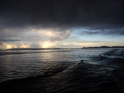 Tormenta en el Titicaca - Foto de noche