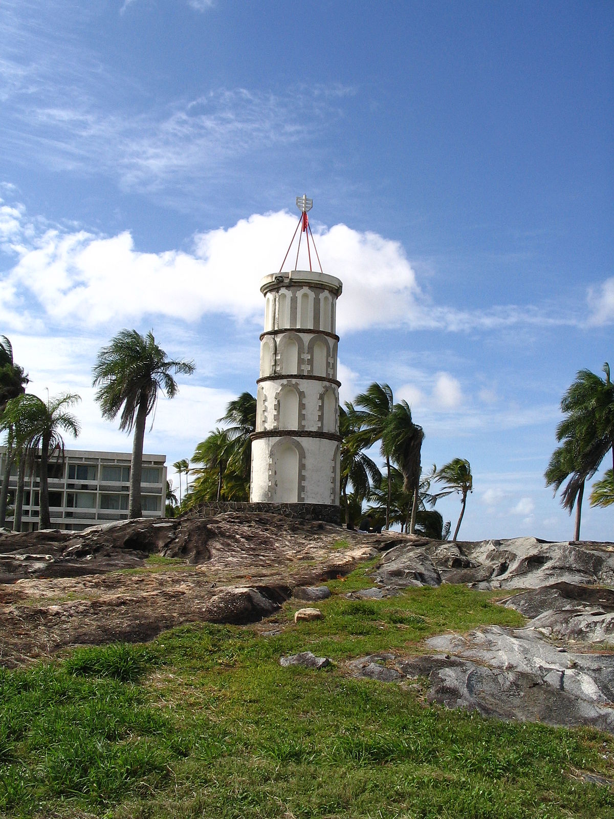 https://upload.wikimedia.org/wikipedia/commons/thumb/d/da/Tour_dreyfus_kourou.jpg/1200px-Tour_dreyfus_kourou.jpg