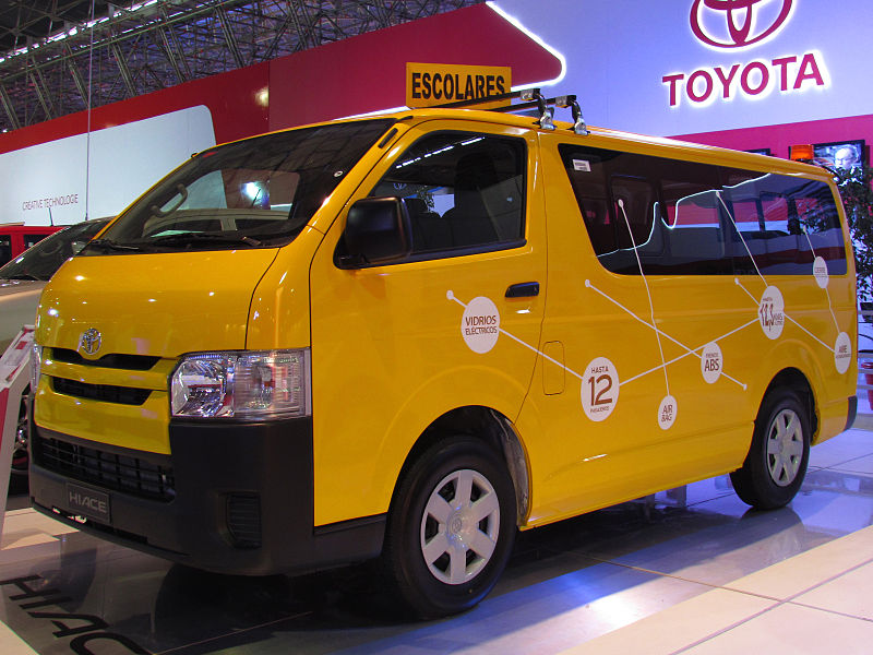 File:Toyota Hiace Commuter 2014 (14061210200).jpg