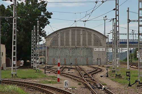 TrenčianskaTeplá TREŽ CarShed catenary