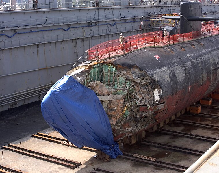 File:US Navy 050127-N-4658L-030 Submarine USS San Francisco in dry dock to assess damage Guam Jan 8 2005.jpg
