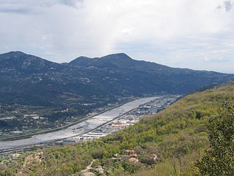 File:Vallée du Var.jpg