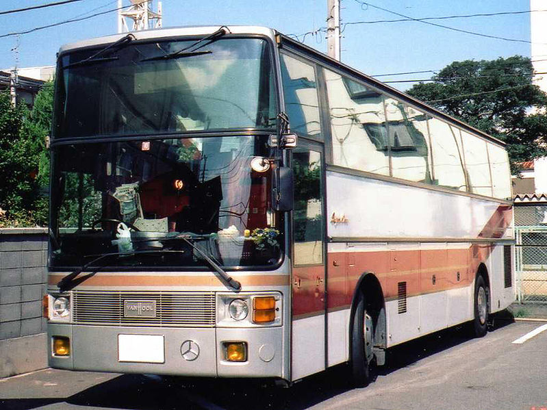 File:Van-Hool-Acron-T815.jpg