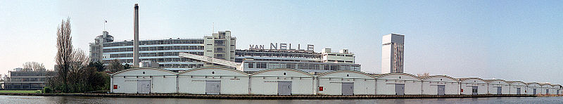 Industrieel monument: de voormalige Van Nelle Koffiefabriek aan de Delfshavense Schie in Rotterdam, thans Van Nelle Ontwerpfabriek (foto: Tom Ordelman).