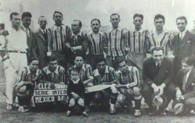 Vélez before a match played in México City during the Pan-American tour of 1930–31