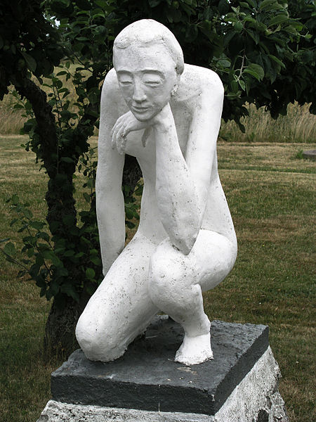 File:Visingso Tempelgarden Statue.jpg