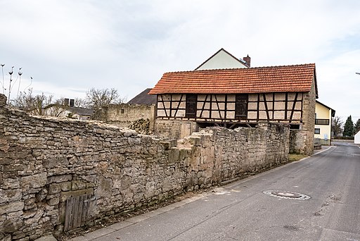 Waigolshausen, Raiffeisenstraße 1 20170226 002