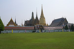 Wat Phra Kaew, Grand Palace, Bangkok, Thailand.jpg