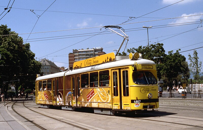 File:WienStraßenbahn4867(50959833752).jpg