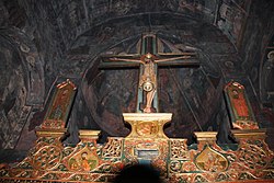 Le haut de l'iconostase et fresques des voûtes du chœur et de la calotte de l'abside.