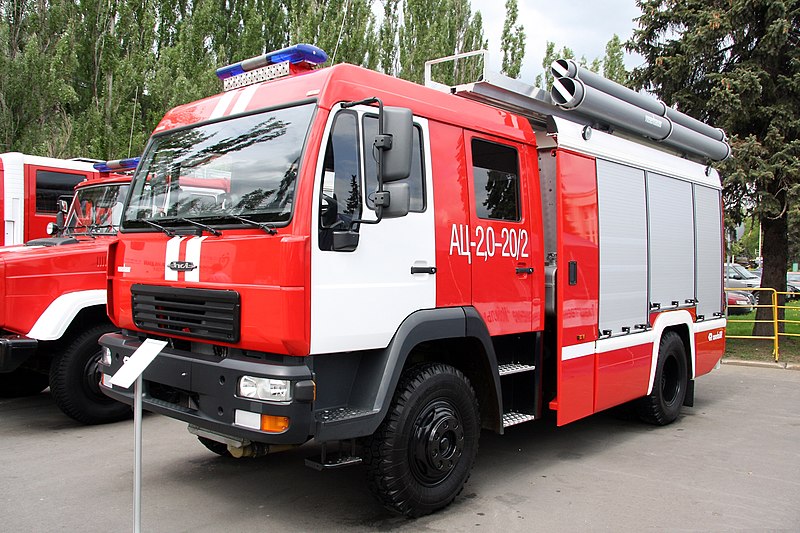 File:ZIL-4331A5 - AC 2,0-20-2 fire truck (1).jpg