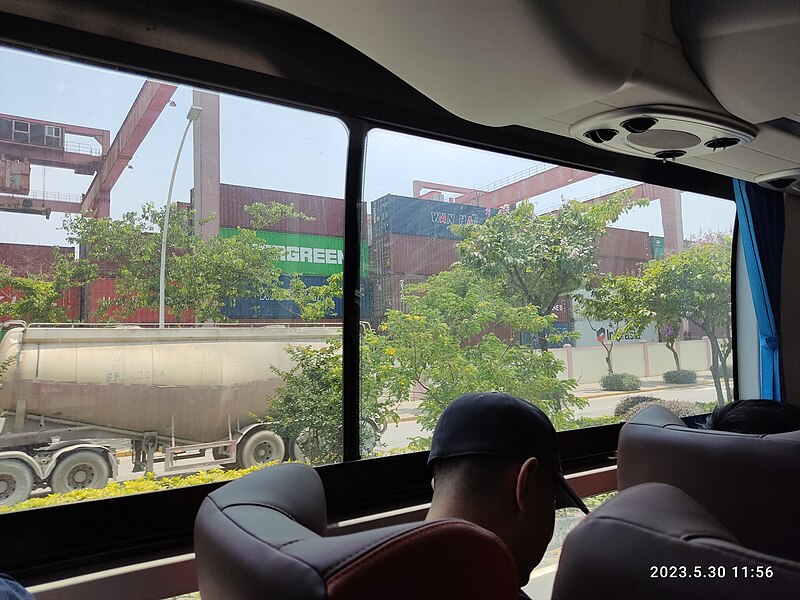 File:ZS 中山港客運碼頭 Zhongshan Ferry Port bus window view container cargo terminal May 2023 Px3 01.jpg