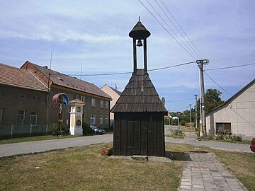 Lhota nad Moravou : clocher en bois.