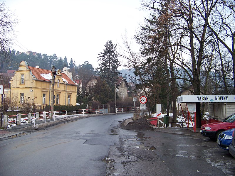File:Černošice, Vrážská, most přes Švarcavu.jpg