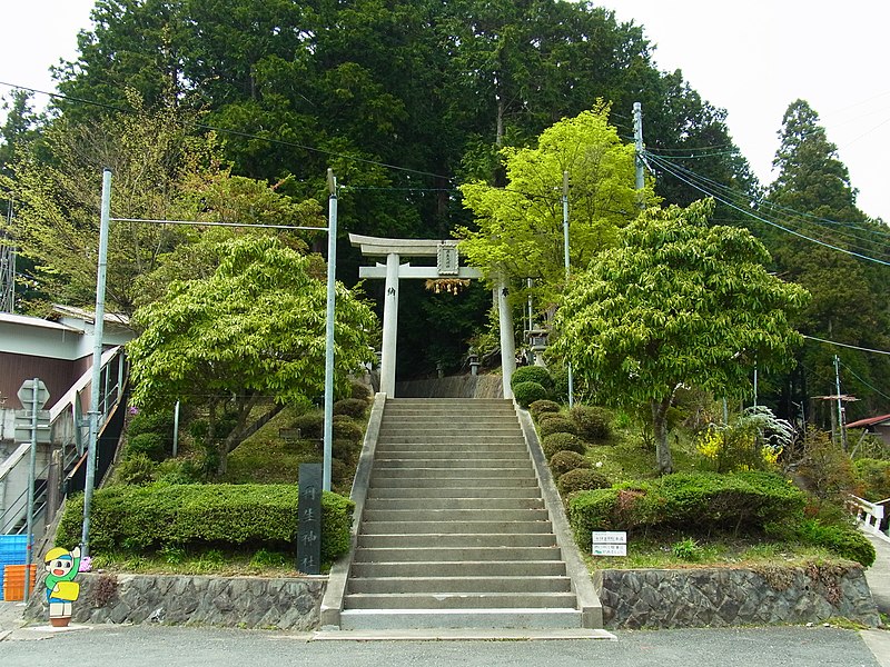 File:高野町東富貴 丹生神社の鳥居 2012.4.25 - panoramio.jpg
