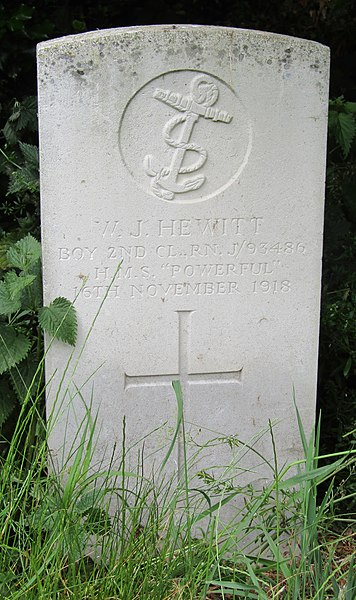 File:-2020-06-08 CWGC gravestone, William John Hewitt, Boy 2nd Class, HMS Powerful, Saint James churchyard, Southrepps.JPG