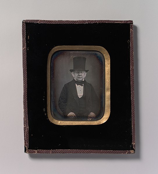 File:-Older Man Wearing Top Hat- MET DP700110.jpg