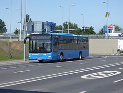 173-as busz a kelenföldi végállomás előtt