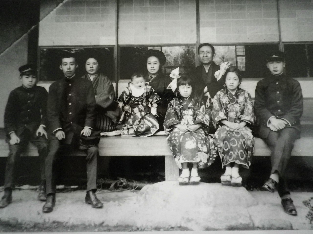 File:1918年（大正7年）に京都下鴨で撮影された水崎一家.JPG 