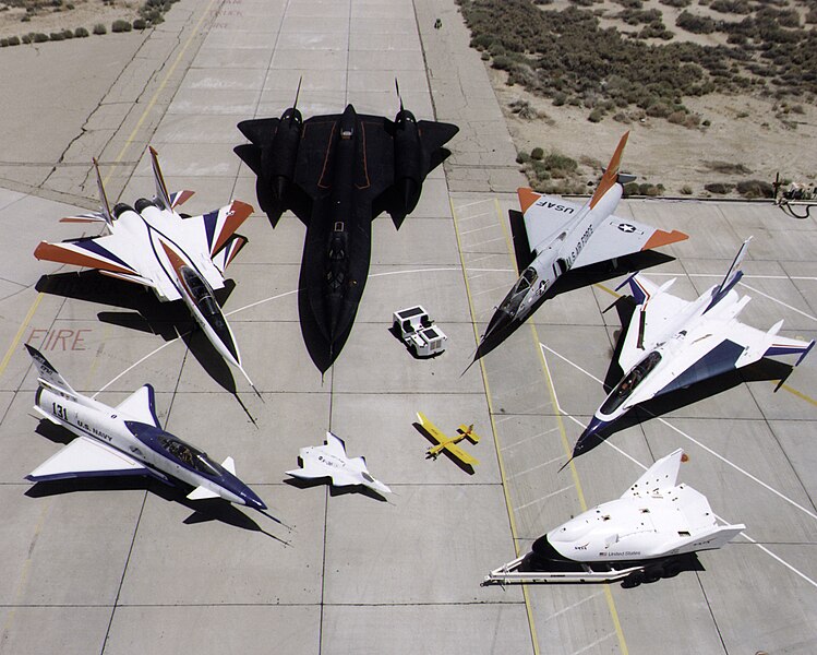 File:1997 Dryden Research Aircraft Fleet on Ramp - GPN-2000-000172.jpg