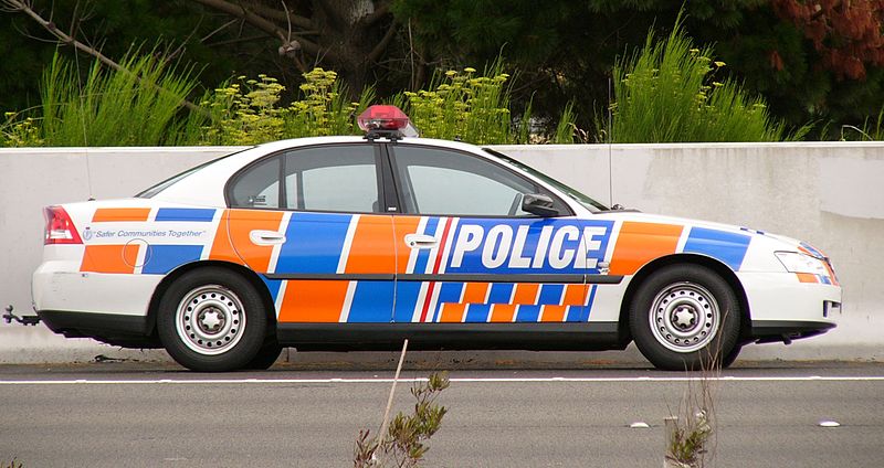 File:2002-2003 Holden VY Commodore Executive sedan (New Zealand Police) 01.jpg