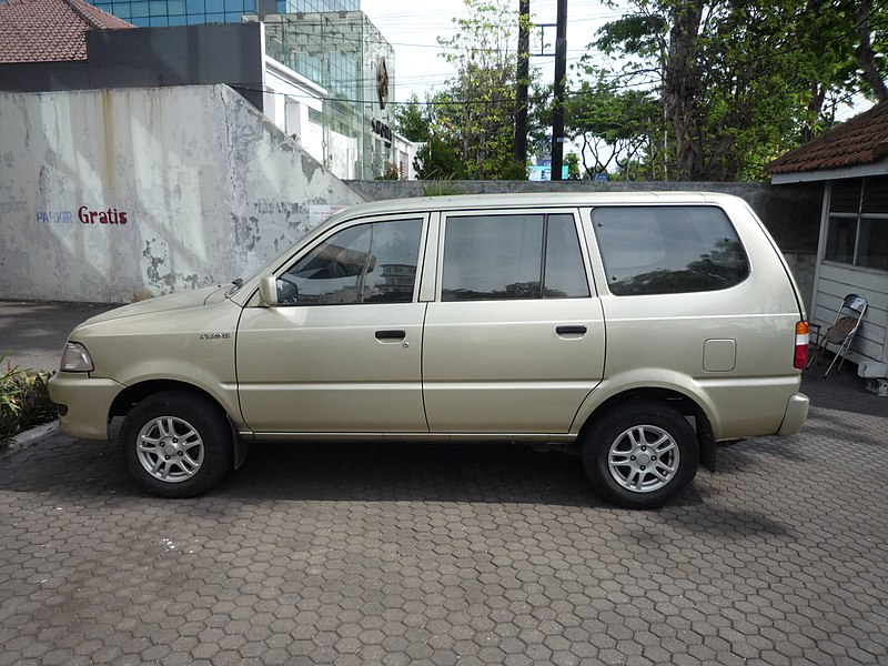 File:2004 Toyota Kijang LSX 2.4 Diesel (side left), Central Surabaya.jpg