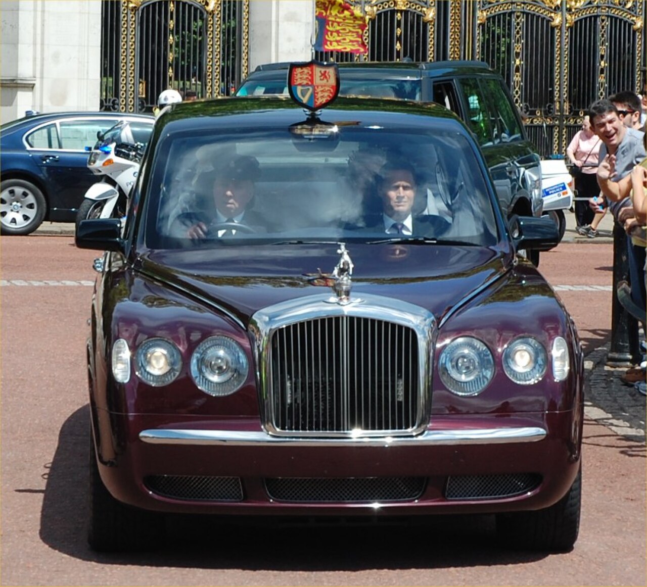 Автомобиль королевы Англии - Bentley State Limousine