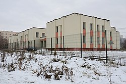 Построенный в 1990-е годы, но так и не открытый детский сад Казанского завода резинотехнических изделий. Теперь в этом здании располагается общежитие сотрудников ПАТП-2: ул. Гарифьянова, 4А (декабрь 2019)